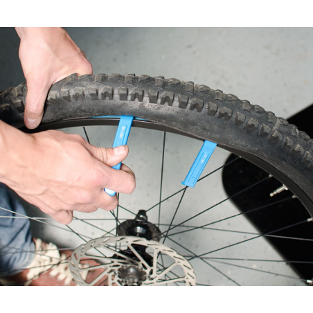 624144 UNIOR Set 2 leviere, rosu, pentru anvelope bicicleta.