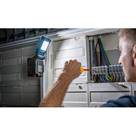 BOSCH GLI 18V-800 Lampa compatibila cu acumulator Li-Ion 18V, 800lm