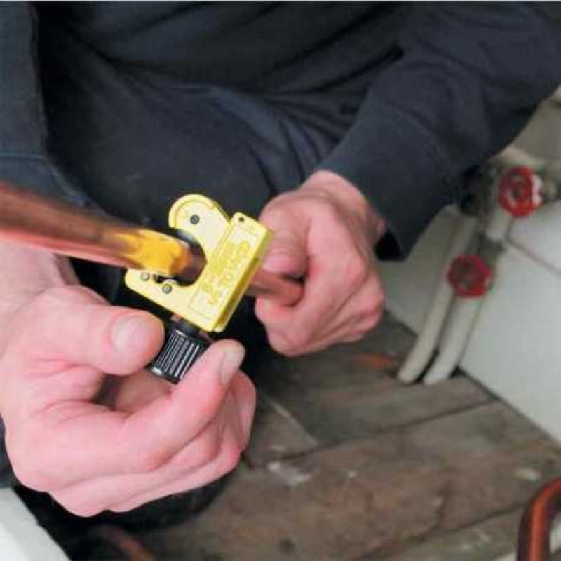 0-70-447 STANLEY Dispozitiv ajustabil pentru taiat tevi, diametru 3-22 mm