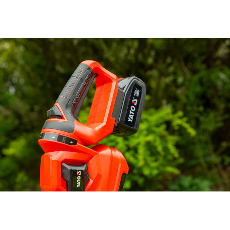 YT-828331 YATO Foarfeca gard viu cu Li-Ion 18V 2Ah, lungime lama 45 cm