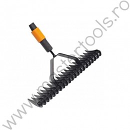 1000655 Grebla pentru aerat gazonul QuikFit Fiskars
