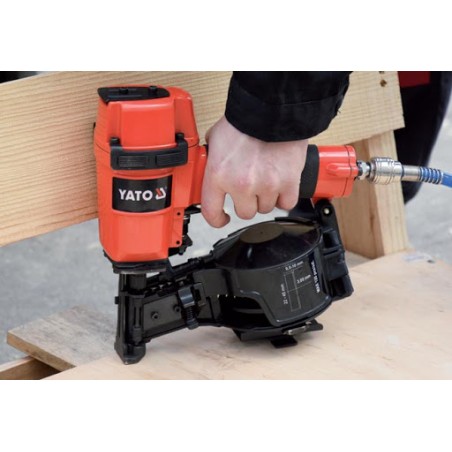 YT-09212 YATO Capsator pneumatic pentru batut cuie 25-57 mm
