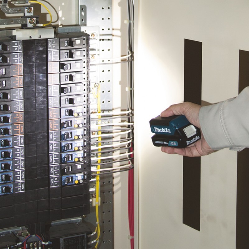 MAKITA DEAML103 Lanterna compatibila cu acumulatori 12Vmax