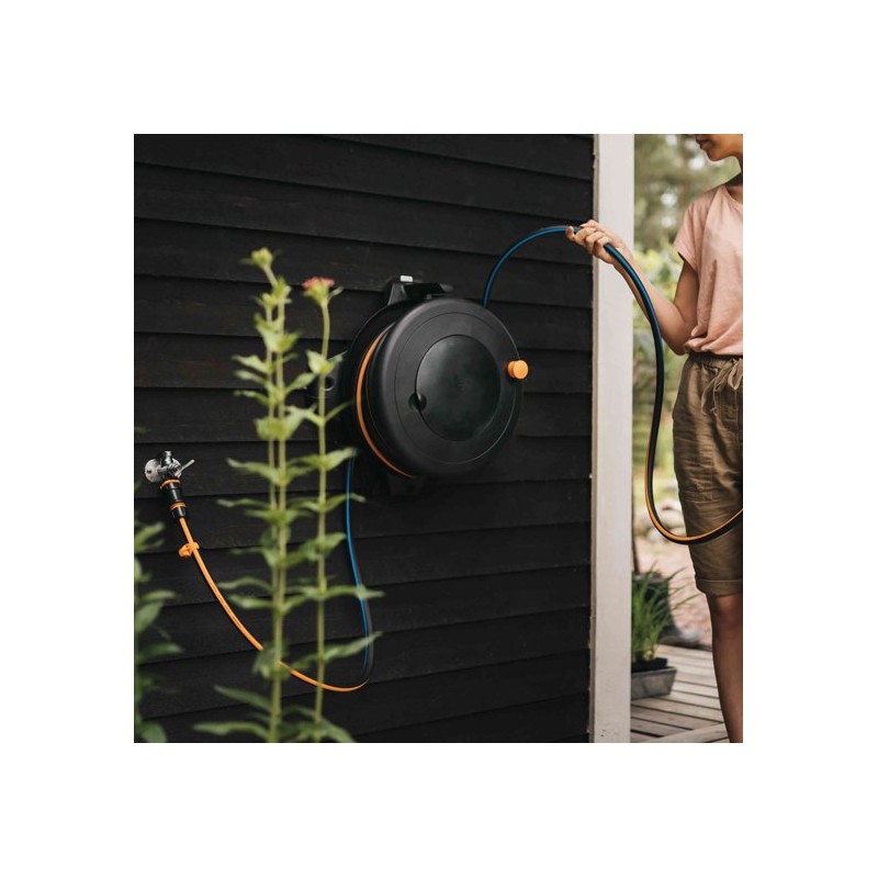 1057237 FISKARS Set tambur cu furtun, lungime 30 m, diametru 13 mm