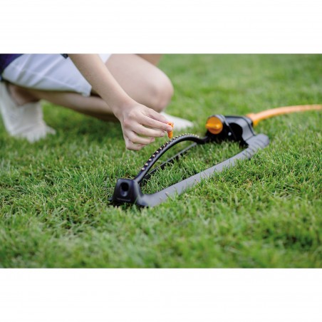 1023659 FISKARS Aspersor oscilant universal, 17 jeturi, 150 - 300 mp