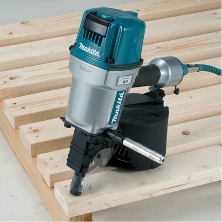 AN960 MAKITA Pistol pneumatic batut cuie pentru paleti 57-100mm,8.3bar